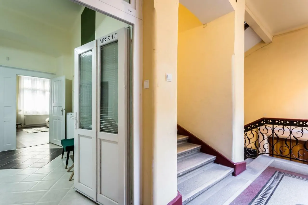 Bpr Turquoise Simplicity Apartment Budapest