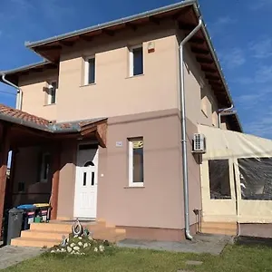  Apartment Airport Road/repter Koezeli Haz Privat Parkoloval