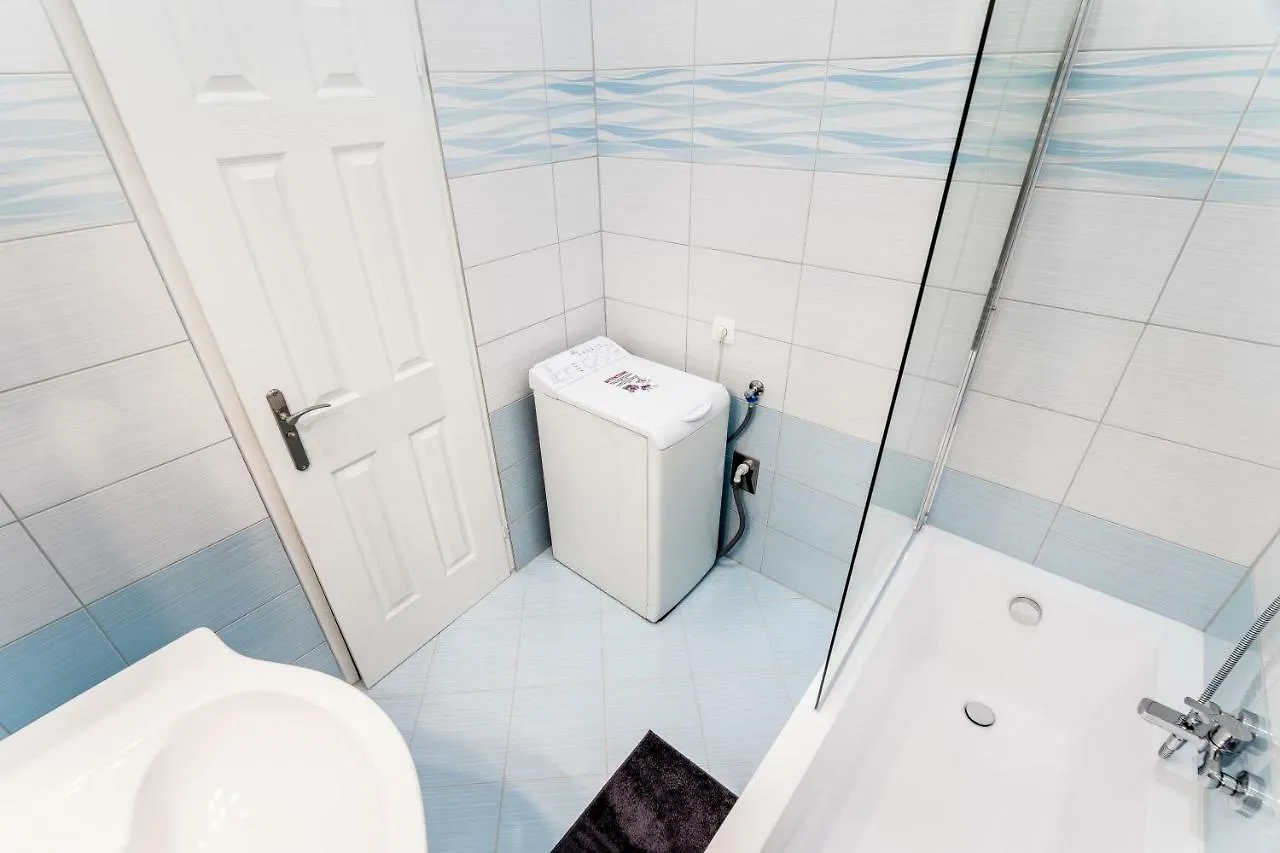 Bpr Turquoise Simplicity Apartment Budapest