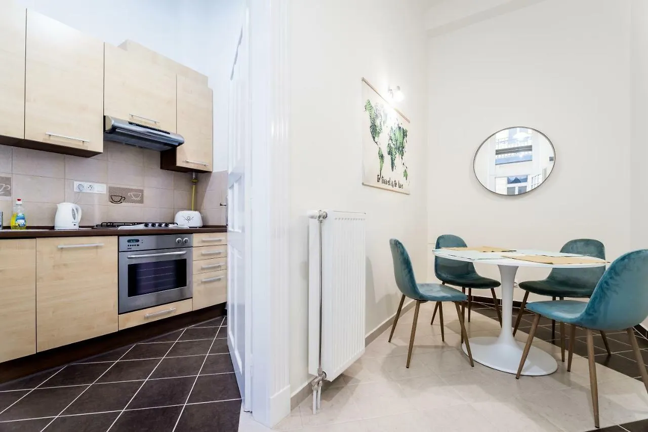 Bpr Turquoise Simplicity Apartment Budapest